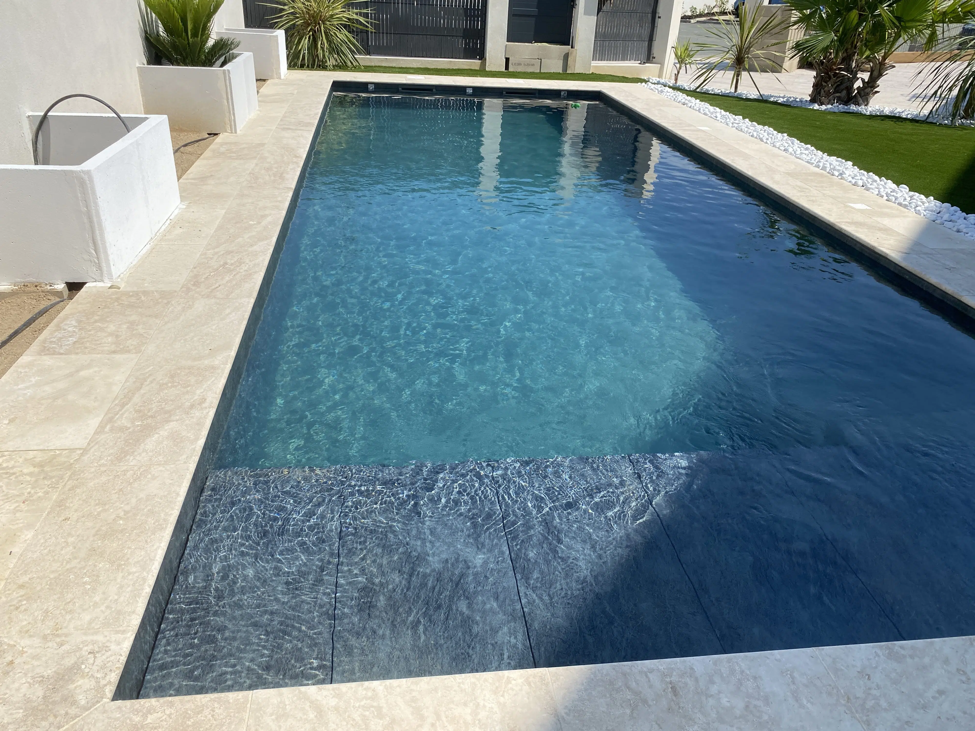 Construction piscine Narbonne – Piscine sur-mesure et garantie décennale 7 PISCINE VOLET IMMERGEE